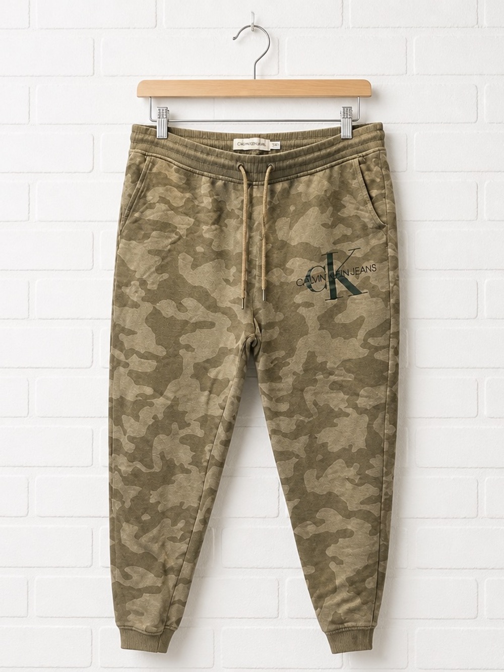 EUC Calvin Klein Camo Joggers Sweatpants- Size XXL